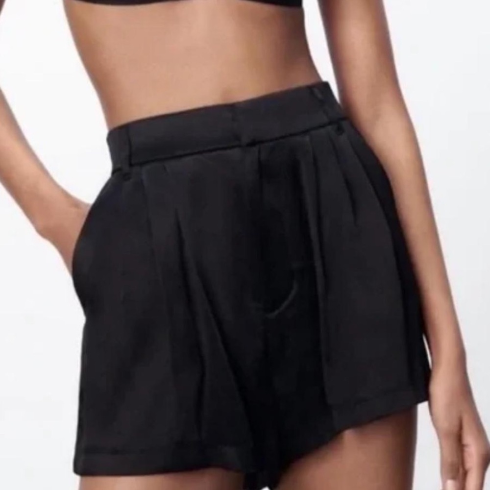 NWT Zara Black Pleated Shorts - Medium